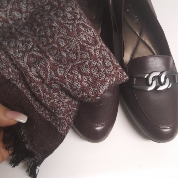 Easy Spirit NWOT loafers w Bonus wrap/ scarf! - Picture 4 of 16